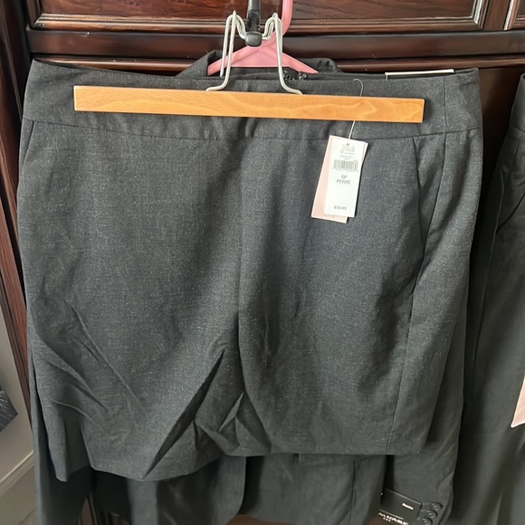 NWT 3 Piece Banana Republic Suit - size 6P - Picture 5 of 9